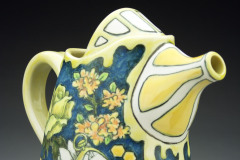 bee-water-pitcher