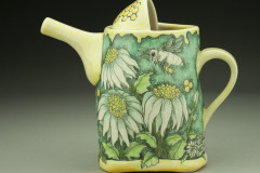 bee-pitcher