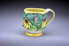 forward-bee-cup